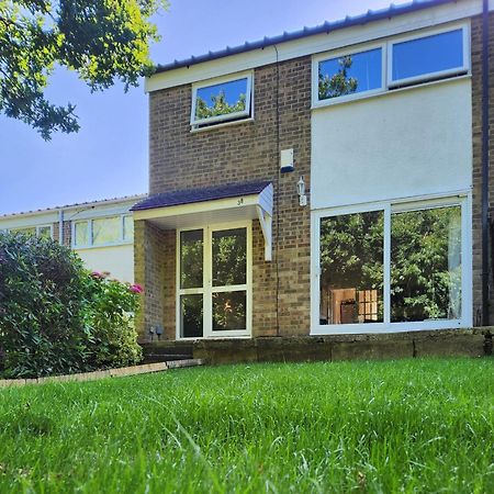 Twin Room In Crawley,Gatwick,West Sussex Ifield Bagian luar foto