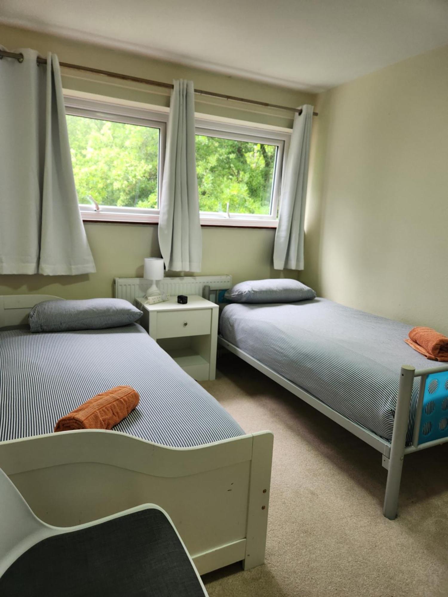 Twin Room In Crawley,Gatwick,West Sussex Ifield Bagian luar foto